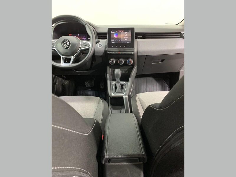 renault-clio-1-90-466389-3456475.jpeg