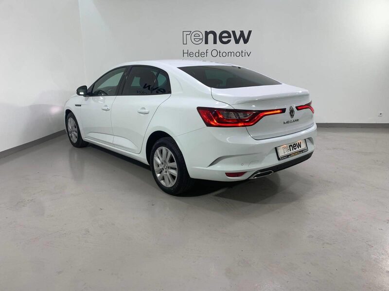 renault-megane-1-90-458763-3407248.jpeg