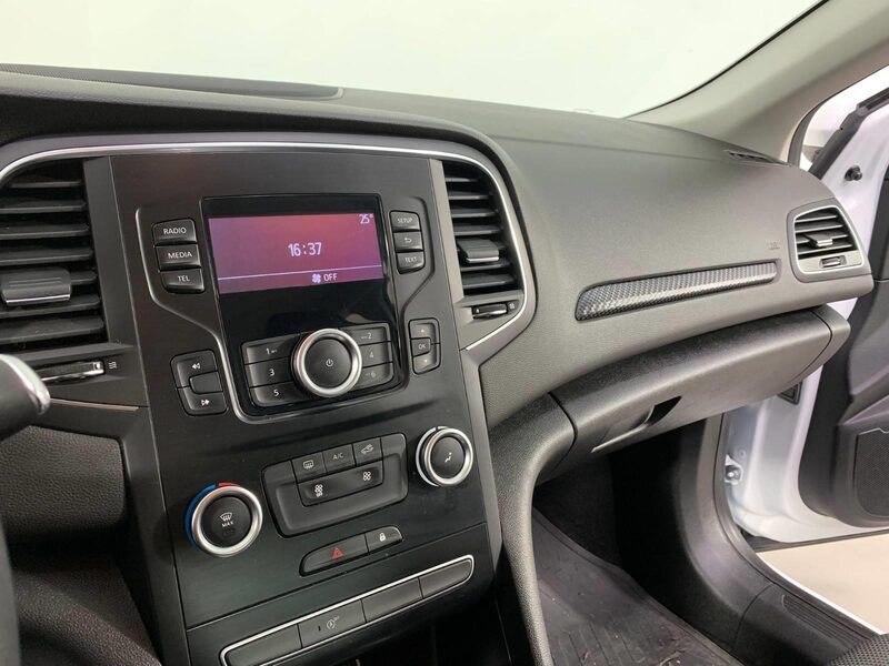 renault-megane-1-90-458603-3406140.jpeg