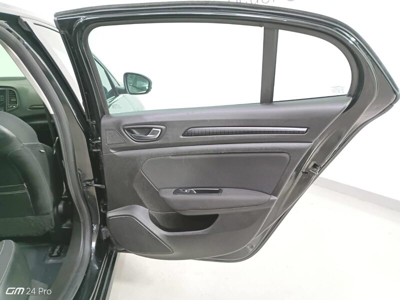 renault-megane-1-90-466094-3454632.jpeg