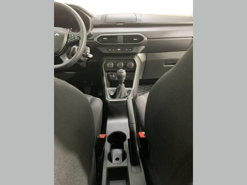 dacia-jogger-1-90-439107-3286571.jpeg