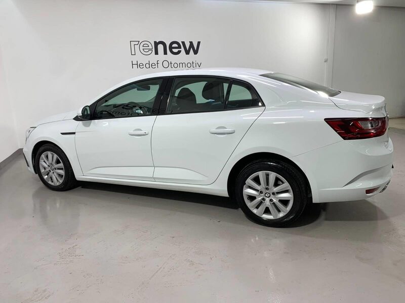 renault-megane-1-90-458603-3406159.jpeg