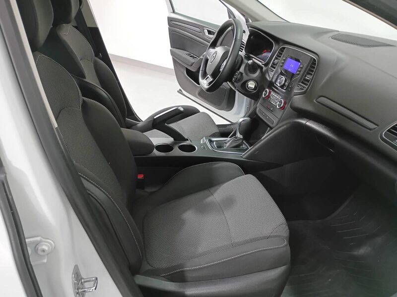 renault-megane-1-90-470679-3483178.jpeg