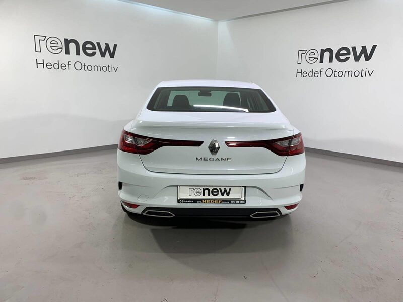 renault-megane-1-90-458603-3406137.jpeg