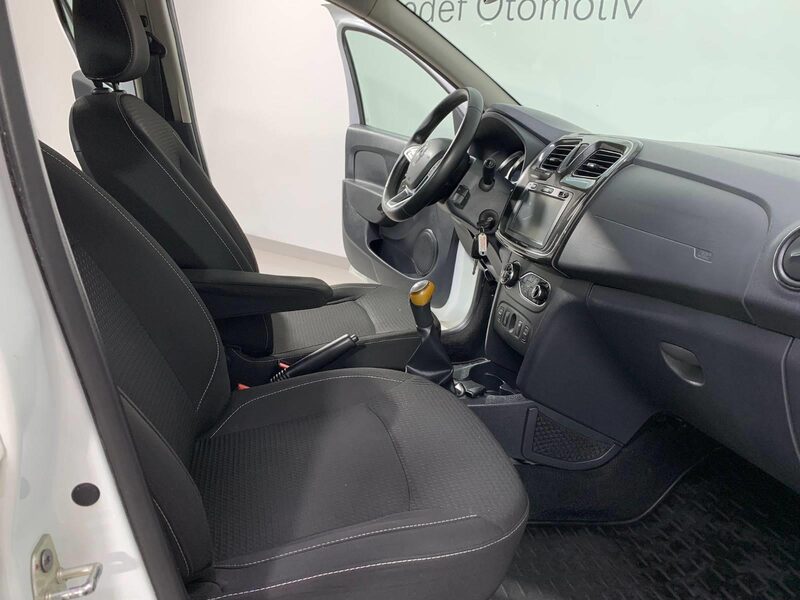 renault-symbol-1-90-455411-3388853.jpeg