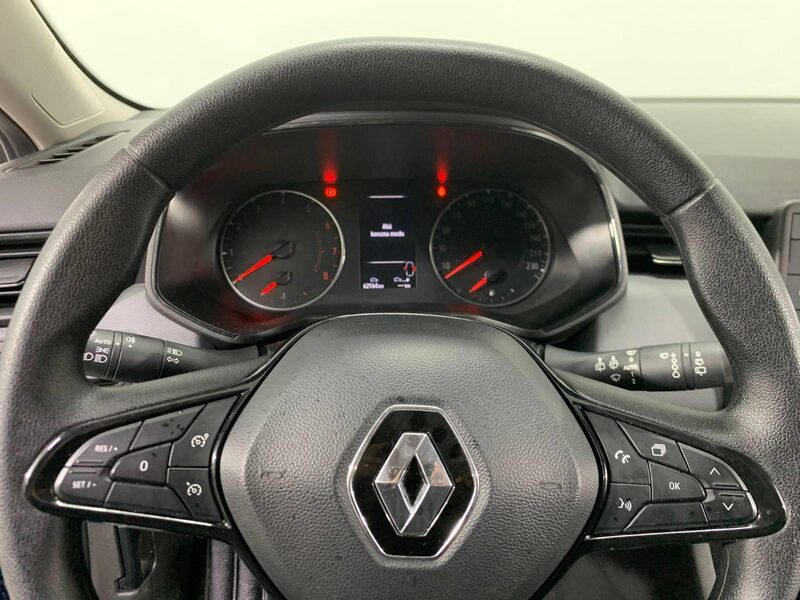 renault-clio-1-90-470353-3480601.jpeg