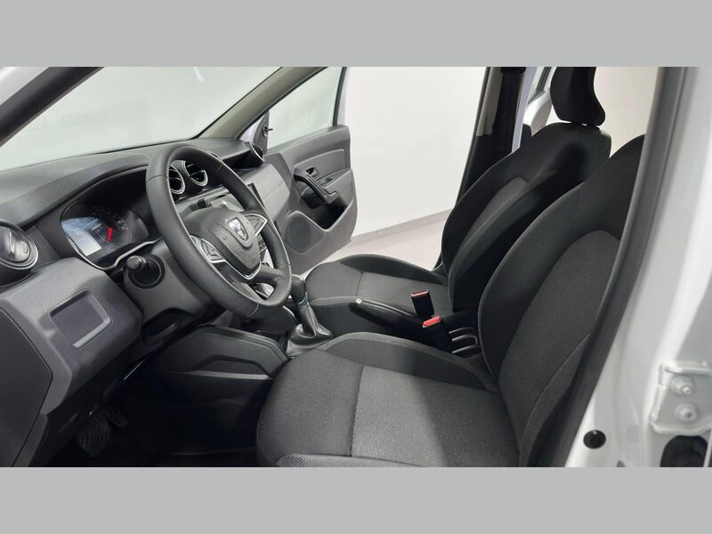 dacia-duster-1-90-462833-3433734.jpeg