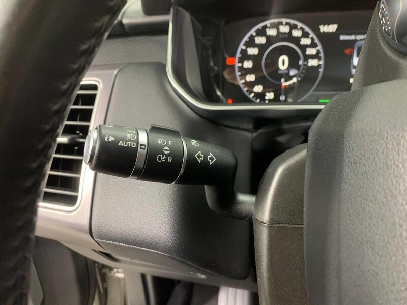 land-rover-range-rover-sport-1-90-468632-3470024.jpeg