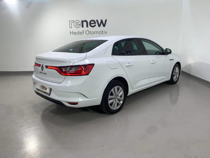 renault-megane-1-90-458763-3407253.jpeg