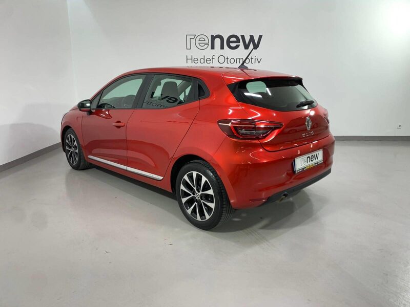 renault-clio-1-90-461716-3427334.jpeg