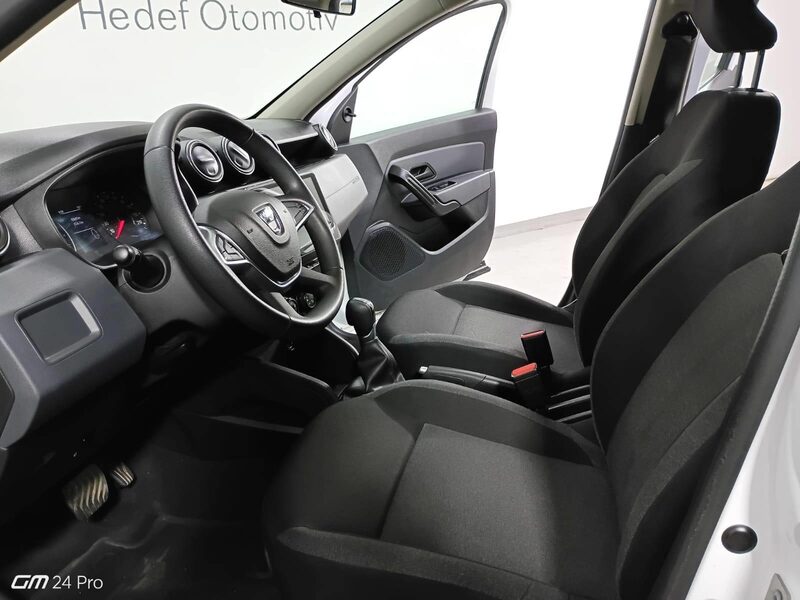 dacia-duster-1-90-465029-3450415.jpeg