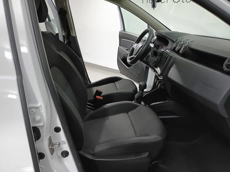 dacia-duster-1-90-465029-3450435.jpeg