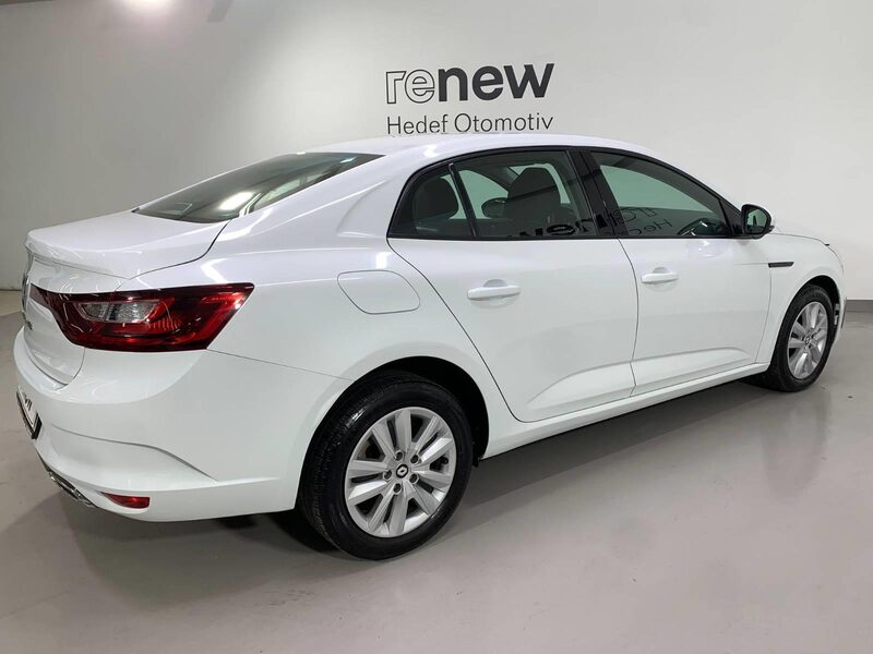 renault-megane-1-90-458603-3406148.jpeg