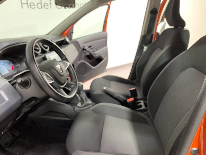 dacia-duster-1-90-459295-3411275.jpeg