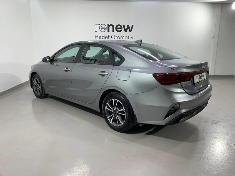kia-cerato-1-90-464232-3444045.jpeg