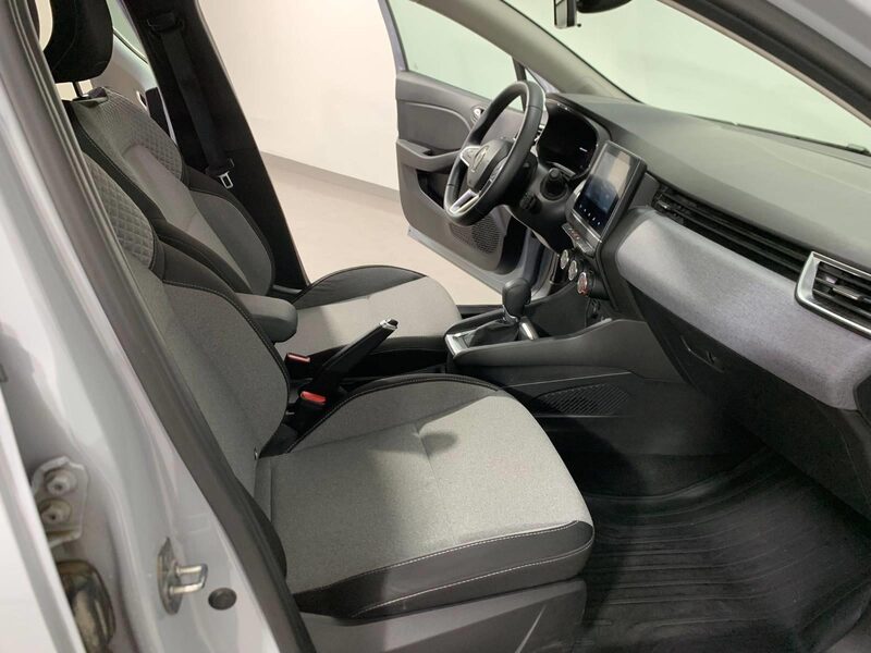 renault-clio-1-90-466389-3456455.jpeg