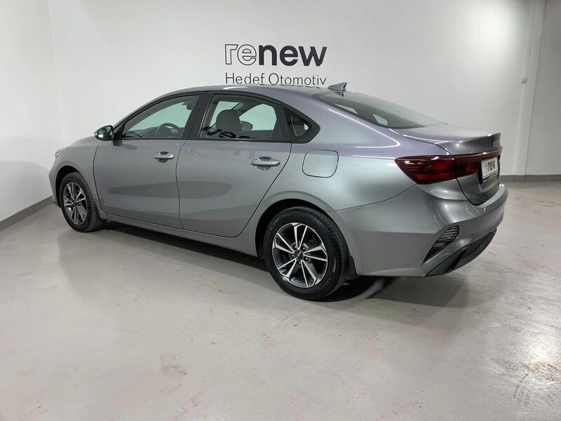 kia-cerato-1-90-467753-3465319.jpeg
