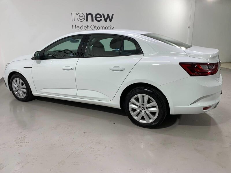 renault-megane-1-90-458603-3406129.jpeg