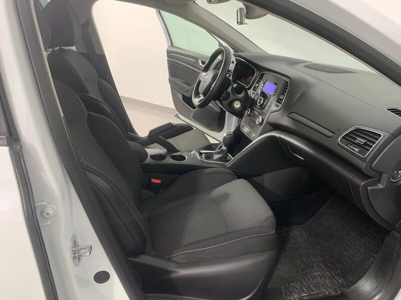 renault-megane-1-90-458763-3407278.jpeg