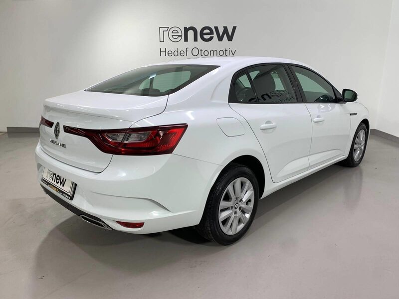 renault-megane-1-90-458603-3406145.jpeg