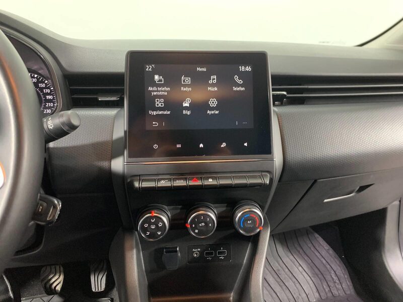 renault-clio-1-90-470393-3481089.jpeg