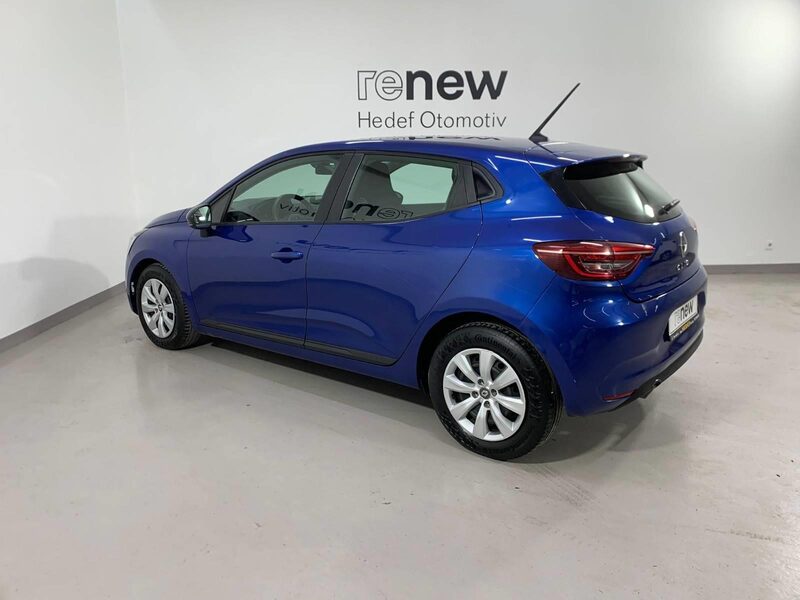 renault-clio-1-90-470353-3480584.jpeg