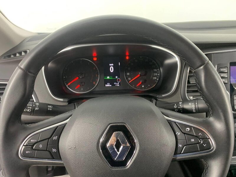 renault-megane-1-90-458763-3407258.jpeg