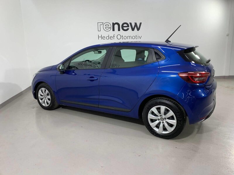 renault-clio-1-90-470353-3480606.jpeg