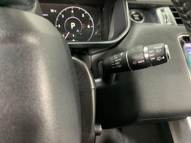 land-rover-range-rover-sport-1-90-468632-3470023.jpeg