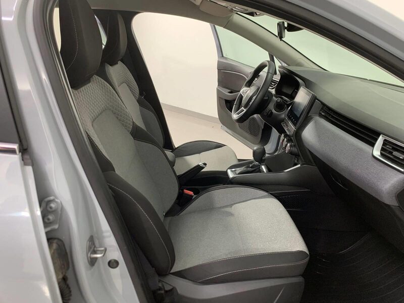 renault-clio-1-90-466388-3456435.jpeg