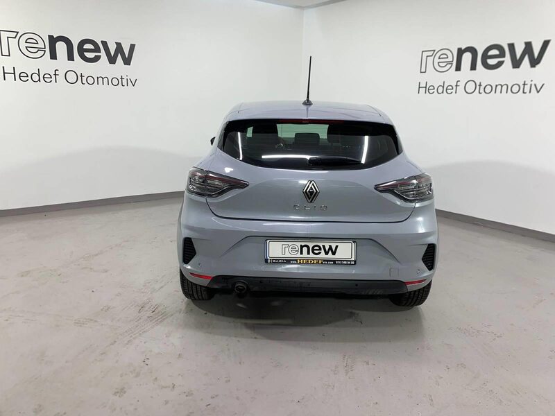 renault-clio-1-90-466389-3456448.jpeg