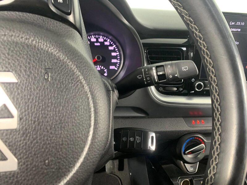 kia-stonic-1-90-461562-3425978.jpeg