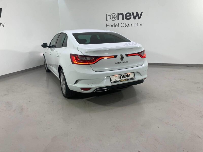 renault-megane-1-90-458763-3407279.jpeg