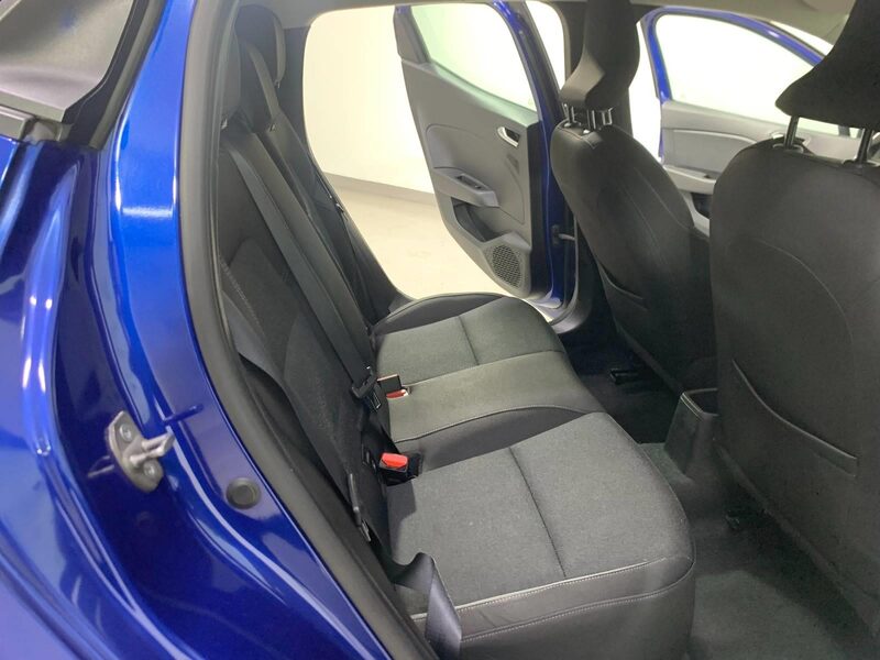 renault-clio-1-90-470393-3481094.jpeg