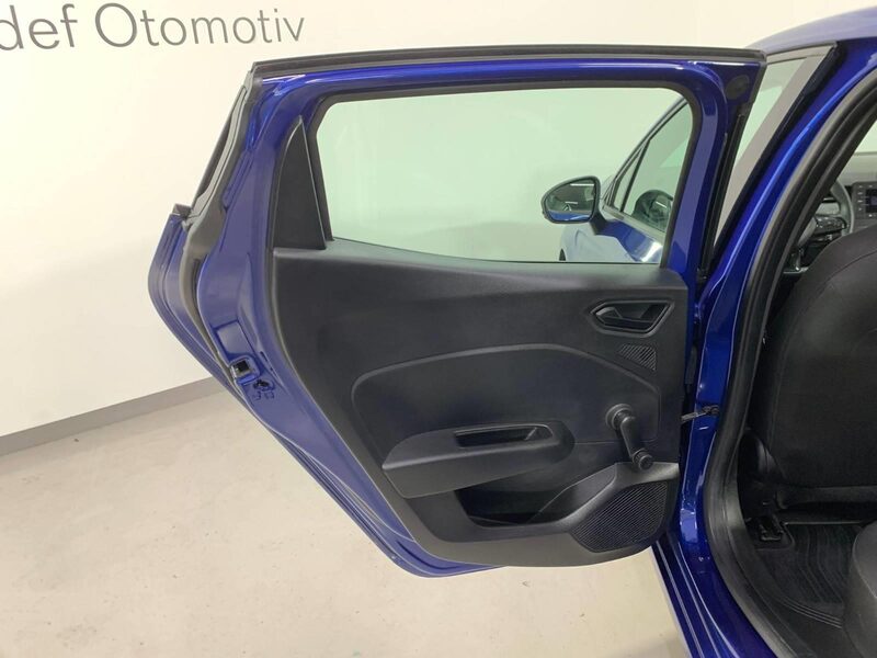 renault-clio-1-90-470353-3480588.jpeg