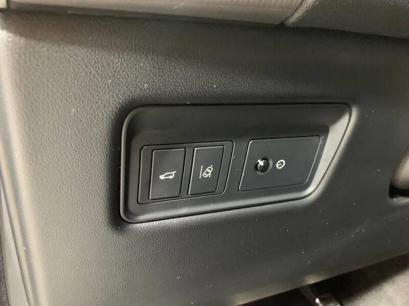 land-rover-range-rover-sport-1-90-468632-3470027.jpeg