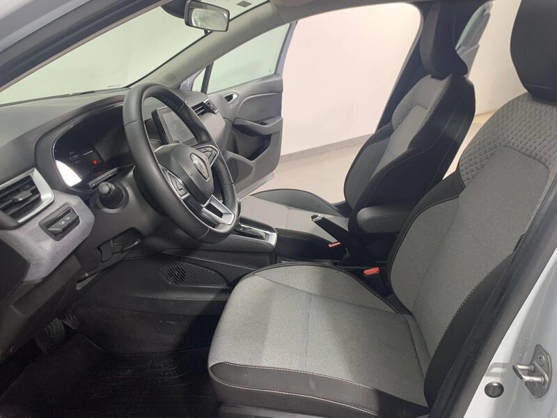 renault-clio-1-90-466388-3456436.jpeg