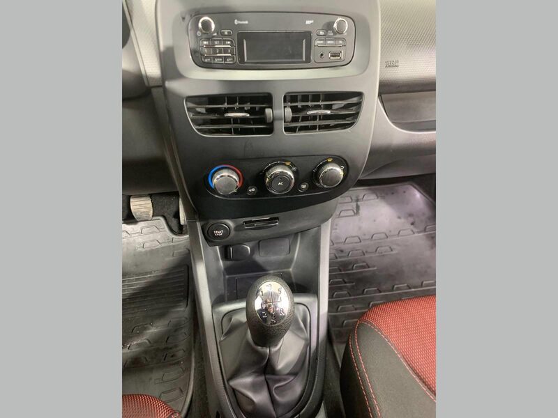 renault-clio-1-90-468181-3467579.jpeg