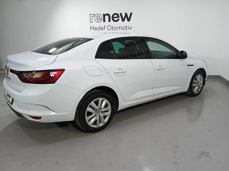 renault-megane-1-90-470679-3483146.jpeg